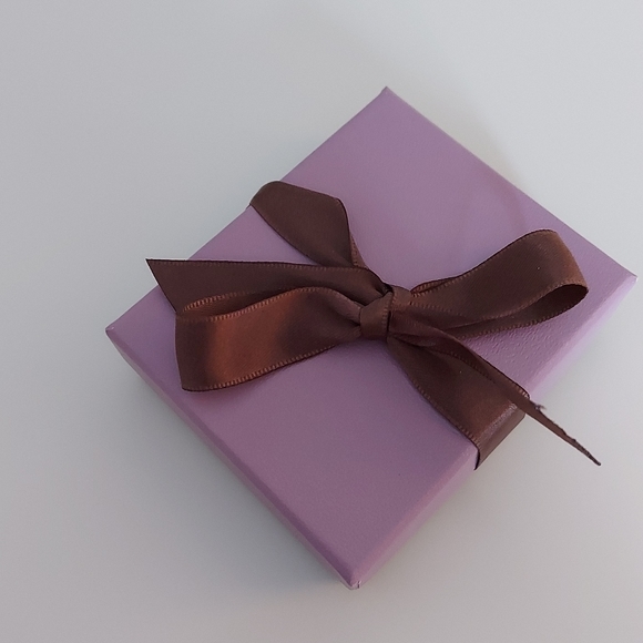 Earings - Picture 2 of 3